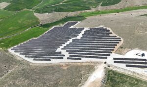 Selçuklu Belediyesi’nin enerji verimliliği ve çevre koruma faaliyetleri kapsamında yaptığı çalışmalarından biri olan Bağrıkurt GES projesinde enerji üretimine başlandı