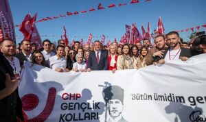 CHP Lideri Özgür Özel, 19 Mayıs Coşkusuna Katıldı