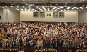 Çiçeği burnunda diş hekimleri sektöre uğurlandı