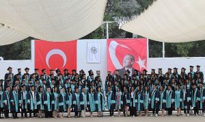 EÜ Eczacılık Fakültesi yeni dönem için öğrencilerini bekliyor