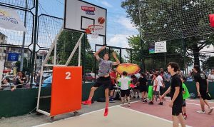Gölcük sahilinde heyecan sırası sokak basketbolunda 