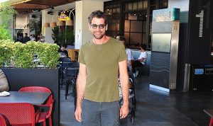 Ünlü oyuncu Cemal Hünal öğle yemeği için geldiği Kanyon’da objektiflerimize takıldı.