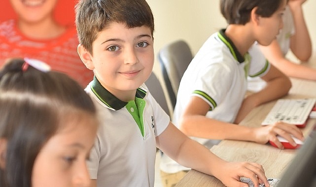 Vodafone’un “Bu Atıklar Kod Yazıyor” projesine Yemeksepeti’nden destek