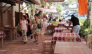 Yurt Dışından Gelen Gençler Narlıdere’de Tarihi Keşfe Çıktı