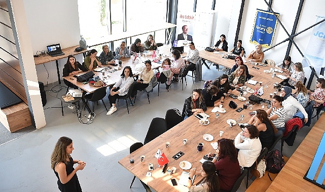 Avcılar’da Kadınlar Üreten Eller Projesi ile Dijitalleşiyor