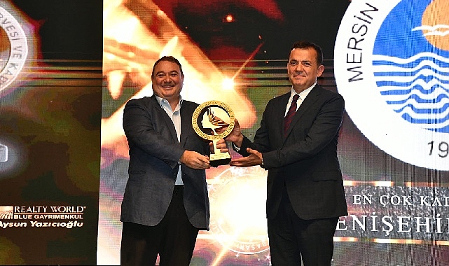 Başkan Özyiğit’e “Yılın En Çok Kadın Yönetici İstihdamı Sağlayan Belediye” Ödülü