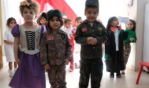 Çukurovalı miniklerden muhteşem cumhuriyet defilesi