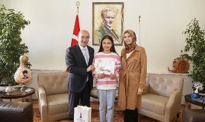 Dünya birincisi İzmirli Zümra Başkan Soyer’le buluştu