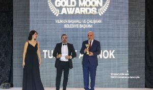 Başkan Altınok “yılın en başarılı ve en çalışkan belediye başkanı” ödülüne layık görüldü