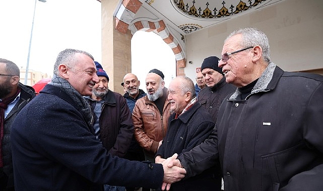 Başkan Büyükakın, Yuvam Akarca Ulu Cami’de cemaat ve vatandaşlarla sohbet etti