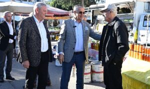 Başkan Topaloğlu’ndan pazar esnafına ziyaret
