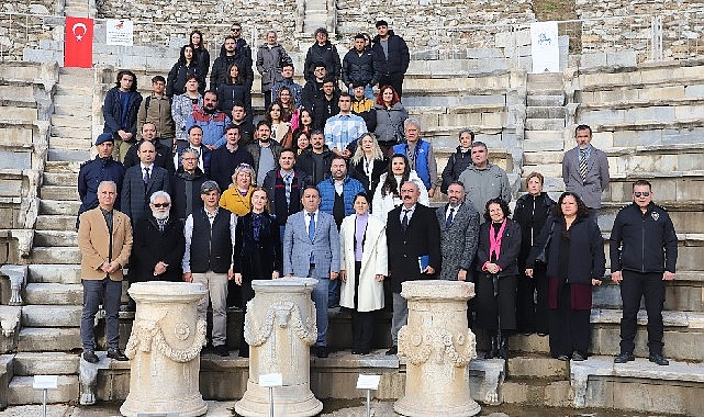 Deü’nün metropolis kazısında 1800 yılık buluntulara rastlandı