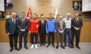 Kemeraltı esnafından 2024’te katı atık bedeli alınmayacak
