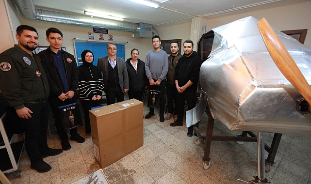 Insansız yangın söndürme uçağı için çalışan öğrencilere Efes Selçuk Belediyesi’nden destek