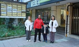 Küçük Berat’a Türk Kızılay’dan İşitme Cihazı