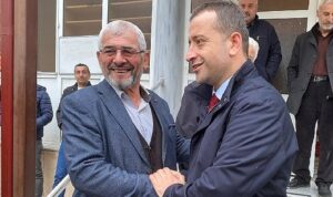 Başkan Tutuş’a Yeşilova’da sevgi seli