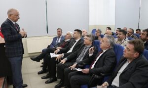 “Süs Bitkileri Sektörü” Bayındır Meslek Yüksekokulunda bir araya geldi