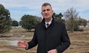 Gölcük Belediyesi tarafından askeriyeden devralınan ve Donanma Parkı olarak ilçeye kazandırılacak 53 dönümlük alanda yıkım çalışmaları tamamlandı