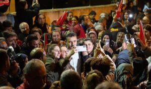 Kabakumlu hemşehrileri Başkan Kırgöz’ü bağrına bastı.