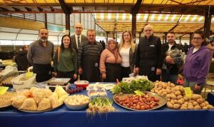 Nilüfer Belediyesi üretici esnafa pazar önlüğü dağıttı  