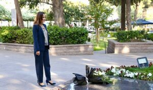 Başkan Ünsal’ın ilk ziyareti Zübeyde Hanım’a