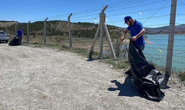 Konya Büyükşehir Belediyesi KOSKİ Genel Müdürlüğü Altınapa Baraj Gölü etrafında geniş kapsamlı temizlik çalışması gerçekleştirdi