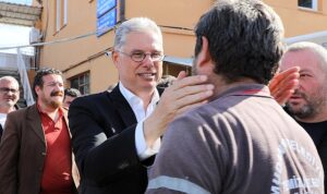 Mudanya Belediye Başkanı Deniz Dalgıç, Ramazan Bayramı öncesi belediye birimlerini gezerek çalışanlarla tek tek bayramlaştı