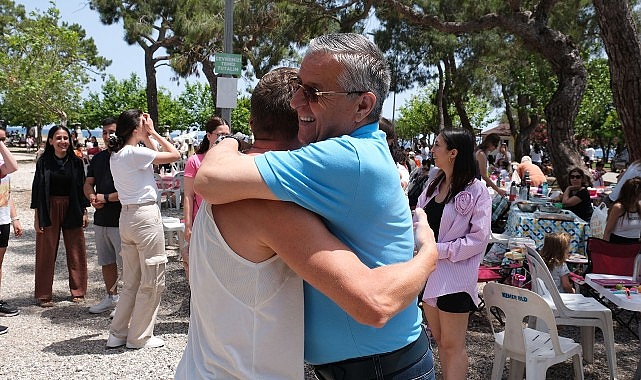 Başkan Topaloğlu, Kemer Belediyesi Etkinliklerinde Vatandaşlarla Buluştu