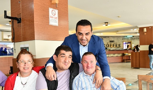 Başkan Yıldız ve Eşi Gamze Yıldız Özel Çocuklarla Buluştu