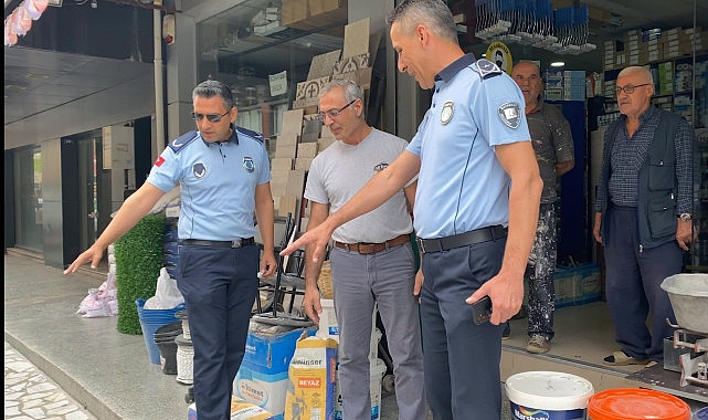 Bayraklı Belediyesi Kaldırım İşgallerine Sıkı Denetim Uyguluyor