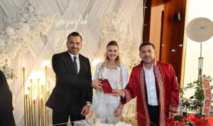 Belediye Başkanı Rasim Arı, Öğrencileri ve Genç Çifti Tebrik Etti