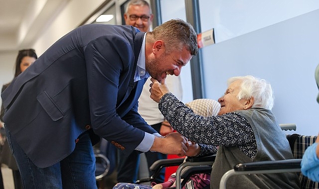 Buca Belediye Başkanı Görkem Duman Anneler Günü’nde Huzurevi Ziyareti Gerçekleştirdi