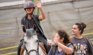 Buca Belediyesi Engelliler Haftası’nda Özel Çocuklar İçin Atlı Terapi Etkinliği Düzenledi