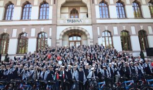 Çocuklara Bisiklet Hediye Edilen Program ve Hafızlık Eğitimi