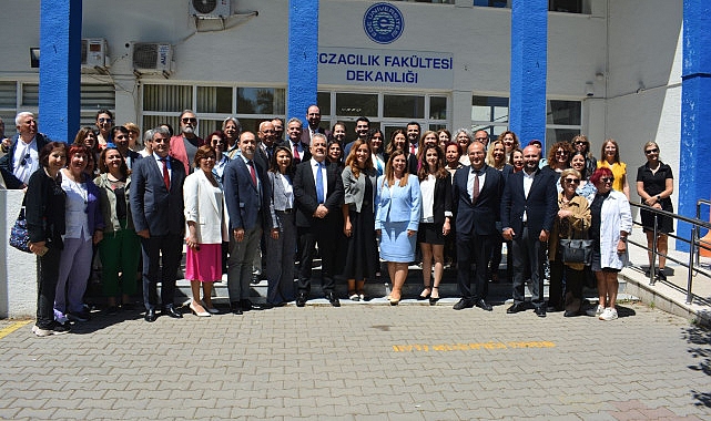 Eczacılık Günü Kutlamaları ve Yapay Zeka Konuşmaları