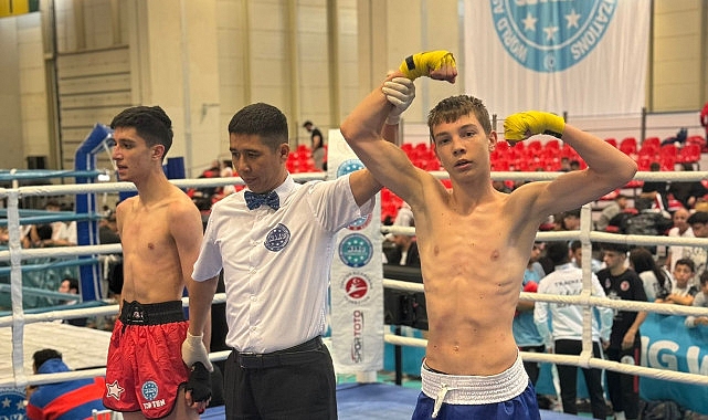 Efes Selçuk Sporcuları Kickboks Turnuvasında Başarı Elde Etti