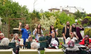 Huzurevi Sakinlerine Anneler Günü Jest