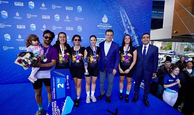 İstanbul Büyükşehir Belediye Başkanı Ekrem İmamoğlu Haliç Kürek Yarışları’nı İzledi