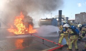 İzmir İtfaiyesi, Endüstriyel Yangın Eğitimlerine Yön Veriyor