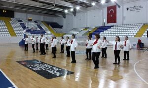 İzmir’deki 3. Yaş Üniversiteleri Spor Şenliği