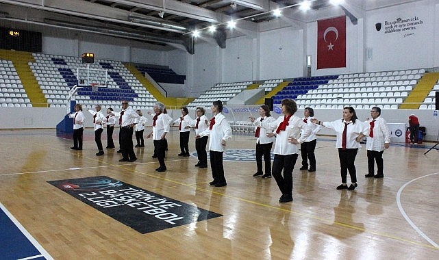 İzmir’deki 3. Yaş Üniversiteleri Spor Şenliği