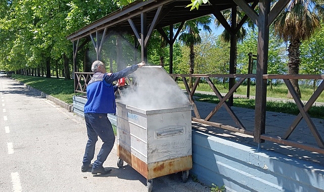 İzmit Zabıta Ekiplerinden Örnek Davranış: Yanan Çöp Konteyneri Hızlı Müdahale ile Önlenmiş