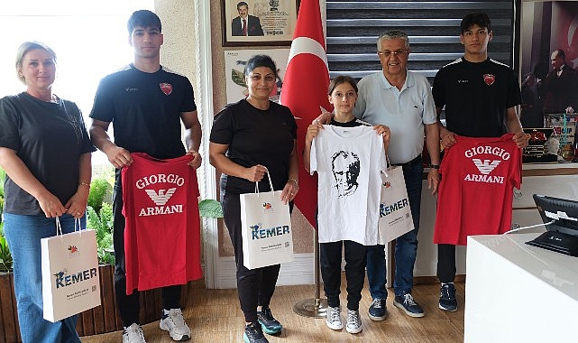 Judo Şampiyonalarında Başarı Elde Eden Milli Takım Sporcuları Kemer Belediye Başkanı ile Buluştu