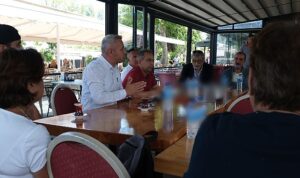 Kemer Belediyesi Deniz Kafe’de Esnaf Toplantısı Gerçekleştirildi
