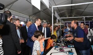 Kocaeli Bilişim Fuarı Ziyaretçi Akınına Uğruyor