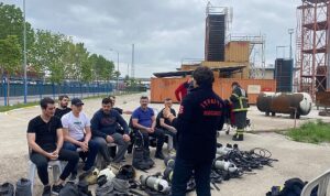 Kocaeli İtfaiyesi, Muratlı Karton Firması Çalışanlarına Yangınla Mücadele Eğitimi Verdi