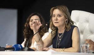 Konak Belediye Başkanı Nilüfer Çınarlı Mutlu, Muhtarlarla Toplantı Yaptı