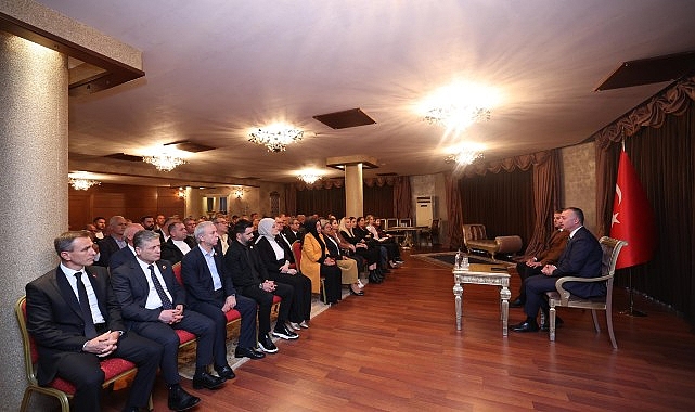 Muhtarlar Büyükşehir Belediye Başkanı Tahir Büyükakın’ı Ziyaret Etti