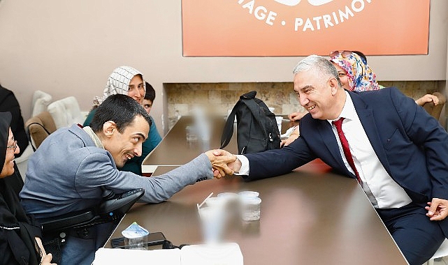 Özel Eğitim Sınıfı Öğrencileri Tanju Çelik’ten Başarı Belgelerini Aldı