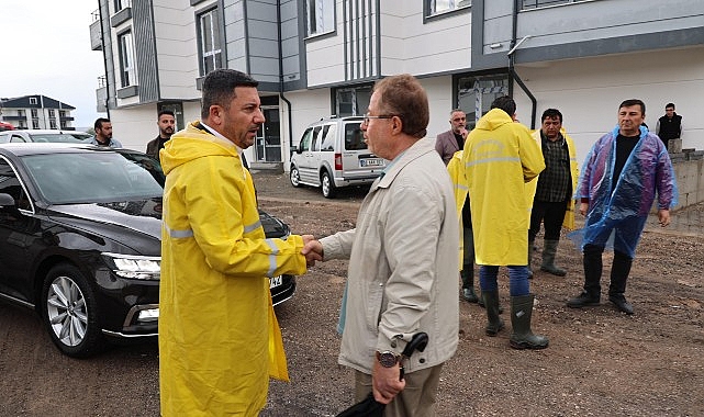 Sağanak Yağmur Belediye Ekiplerini Harekete Geçirdi